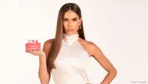 Deborah Secco lança clareador íntimo
